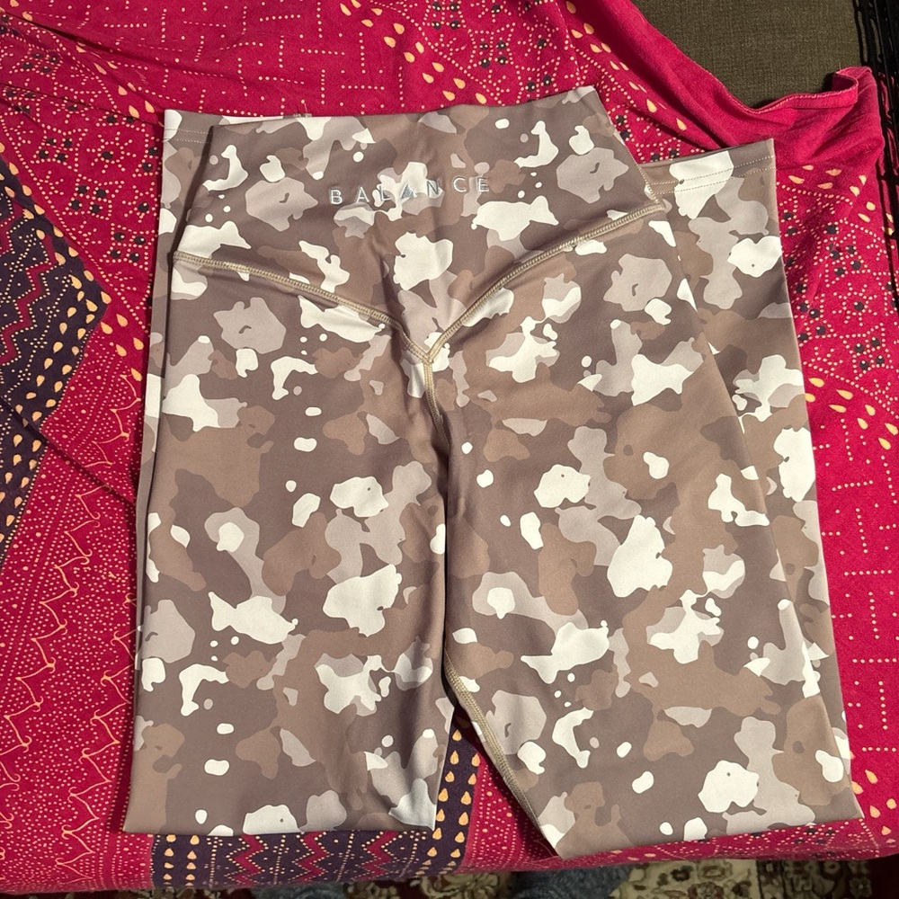 NWOT Balance Collection Brown and White Camouflage Leggings size small